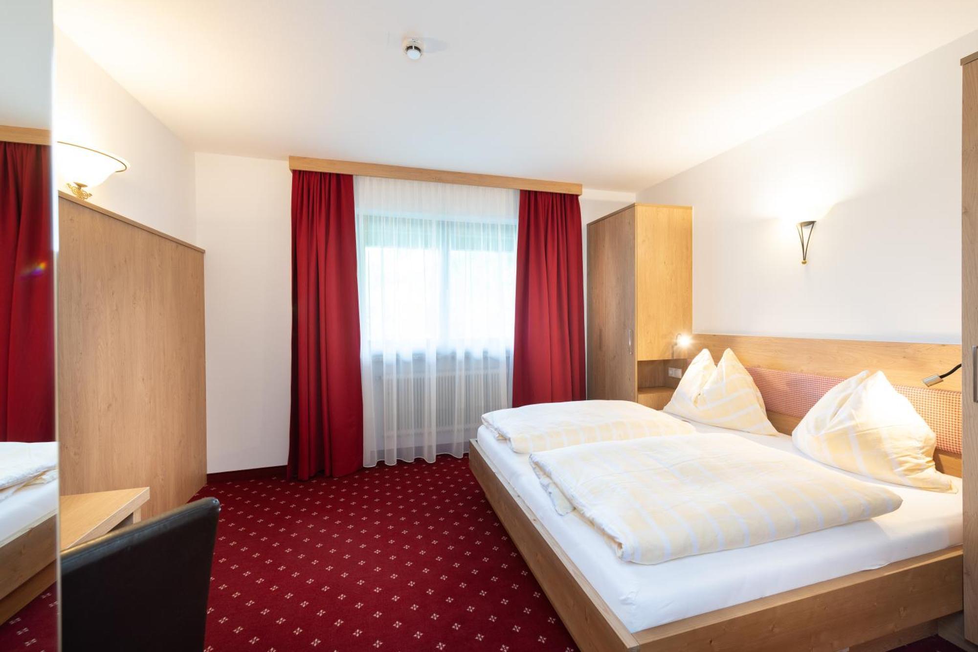 Hotel Gasthof Kroell - Inkl Nationalpark-Karte, 1 X Grossglockner Hochalpenstrasse Kostenlos, 1X Gerlos Alpenstrasse Kostenlos, Krimmler Wasserfaelle Kostenlos, Verschiedene Bergbahnen Kostenlos, Badesee Kostenlos, Bus & Zug Kostenlos, Genusskueche, Niedernsill Exterior foto